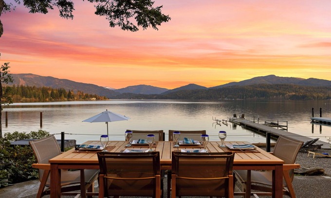 Bellingham House | Lake Whatcom Beachfront Villa: Lakefront Luxury w/Dock & Hot Tub