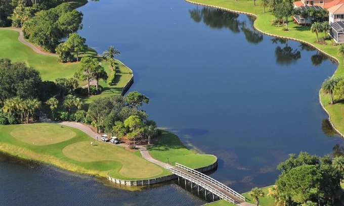 Braden River House | Lakefront 3/2 home in the University Park Country Club - Pardon Us Golf