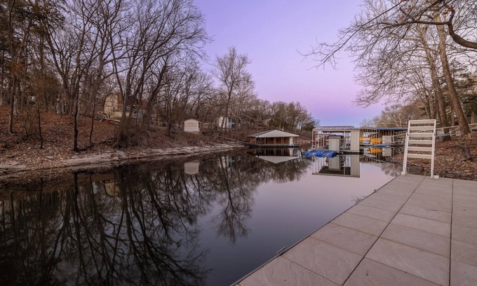 Afton House | Lakefront, 35ft Dock , Battlefield Golf Views, New Build , Sleeps 16 Guests