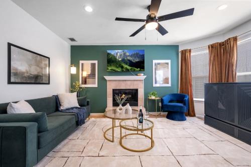 Tallahassee House | Lakefront 3BD - Ping Pong, Movie Nights - Near FSU