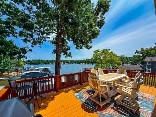Gravois Mills House | Lakefront-4bd2badockfirepitdecks-sleeps 10pp