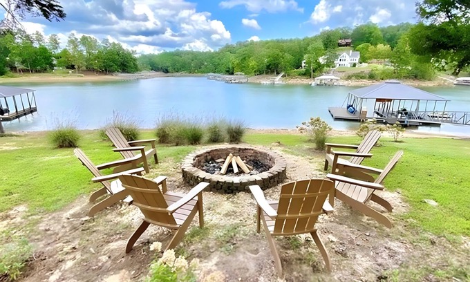 Double Springs House | Lakefront 4BR Retreat | Dock Access,Kayak &Firepit