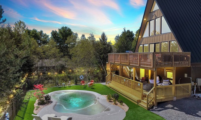 Blakeslee Cabin | Lakefront AFrame, Heated Bio Pool, Spa, Sauna, Theatre, GameRoom, Lake acccess