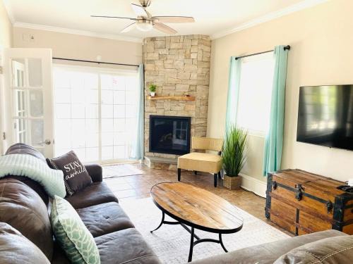 East Wakefield House | Lakefront Bliss