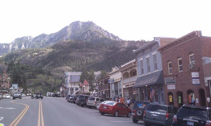 Ridgway House | Lakefront Cabin in the San Juan Mountains of Ouray