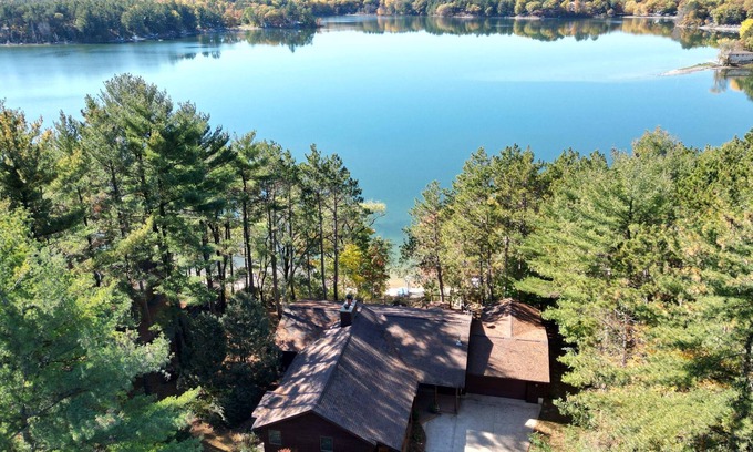 Coloma House | Lakefront Cabin/Peaceful and quiet/Sandy Beach/Fishing /snowmobile trails!