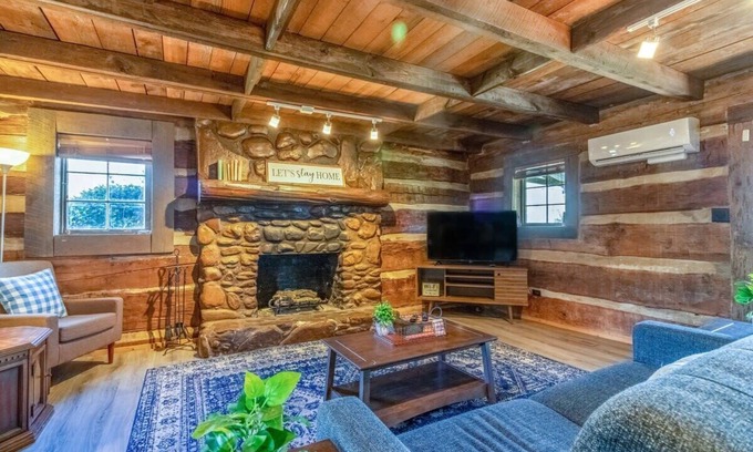 Ten Mile Cabin | Lakefront Cabin - Sunfish Lodge