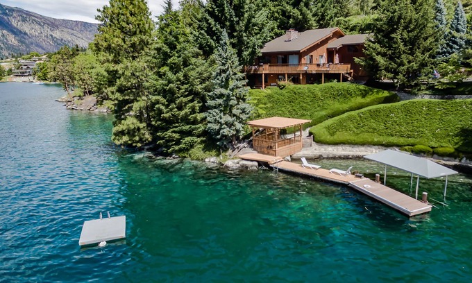Manson House | Lakefront Cabin with Breathtaking Views, Free WiFi, Fireplace, and Private Dock
