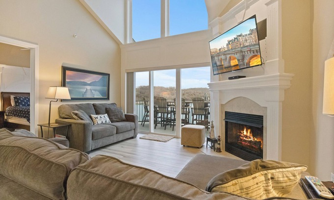 Camdenton Condo | Lakefront Camdenton Condo Near Ha Ha Tonka & Golf!