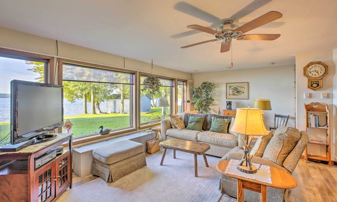 Cedar Cottage | Lakefront Cedar Cottage w/Enclosed Porch!