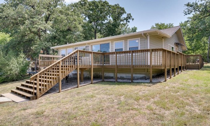 Wellborn House | Lakefront College Station Home Near Texas A and M!