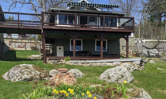 Meredith Cottage | Lakefront Cottage on Lake Winnipesaukee- Meredith Bay