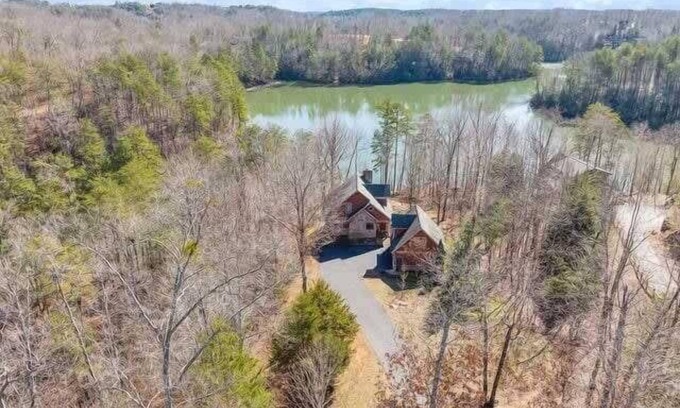 Mill Spring House | Lakefront~Dock~Hot tub~Firepit~Dog Friendly!