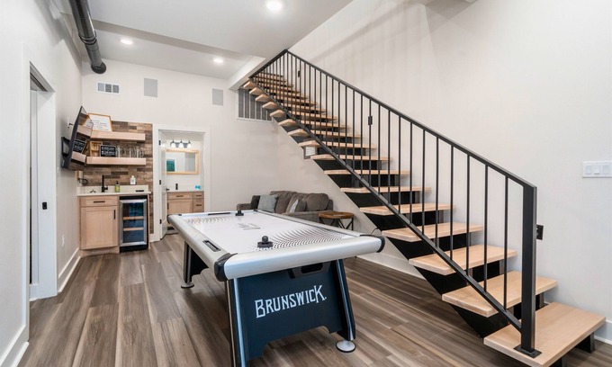 Mid America House | Lakefront Elegance | Boat Launch | Hot Tub | Dock