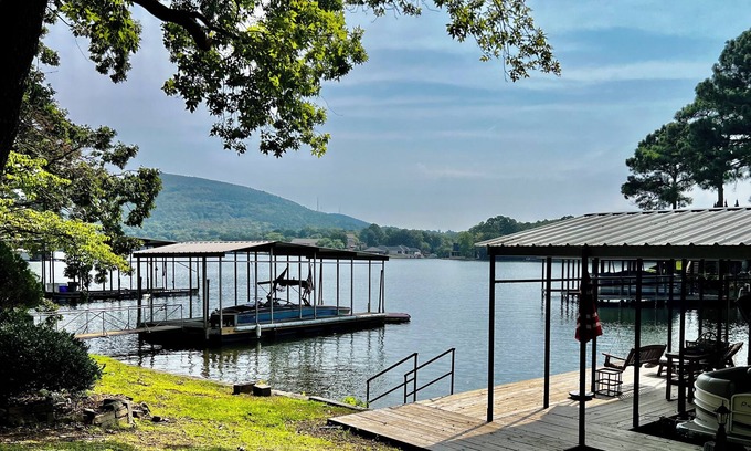 Piney House | LAKEFRONT FAMILY RETREAT-SWIMMING DOCK-OUTDOOR DINING n