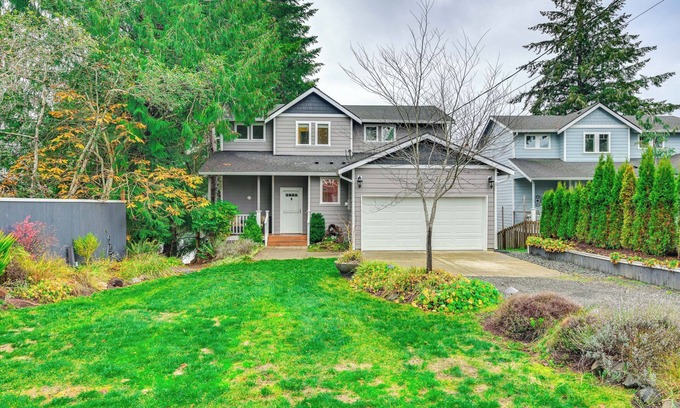 Shelton House | Lakefront Gem w/Deck & Grill in Shelton