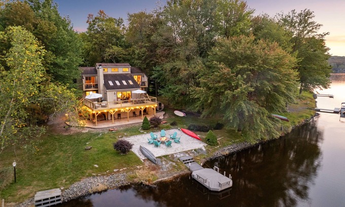 Pocono Lake House | Lakefront Getaway w/Sauna, Kayaks, Fire Pit & Beach Access!