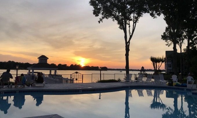 Cornelius Condo | Lakefront, ground unit condo on Lake Norman, sleeps 4, beautiful sunsets!