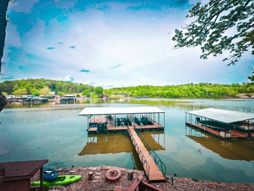 Stover House | Lakefront Home 4bed3bathdockfirepitgrill-12pp