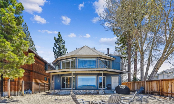 Bijou Park House | Lakefront Home on Private Sandy Beach, close to Heavenly and Casino's