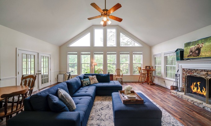 Jasper House | Lakefront Home w/Private Dock – in Jasper, GA