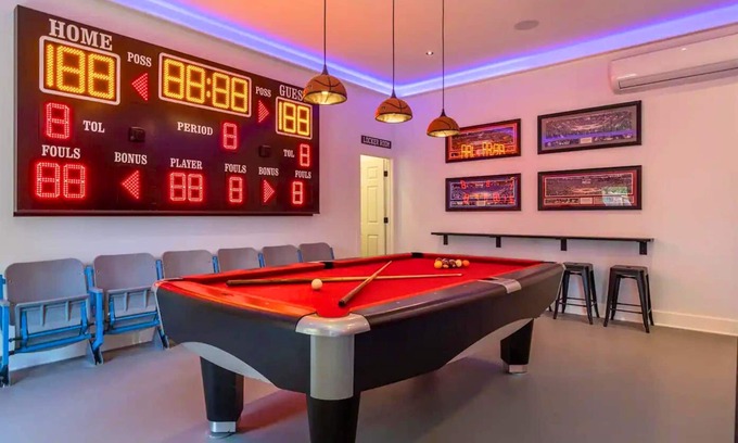 Lake Hamilton House | Lakefront Home with Pool, Game Room & Dock
