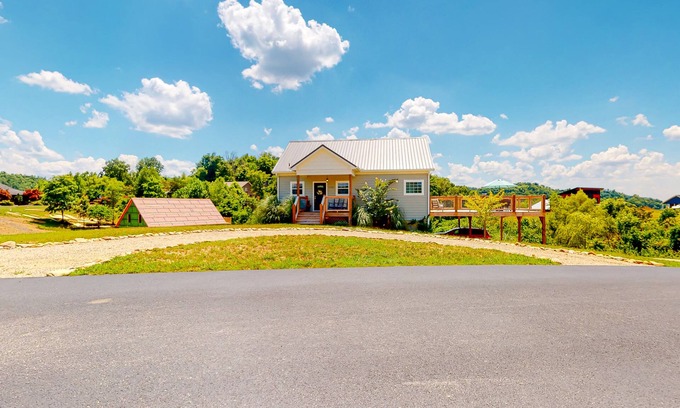 Sevierville House | Lakefront home with expansive deck, pool access, & free attraction tickets