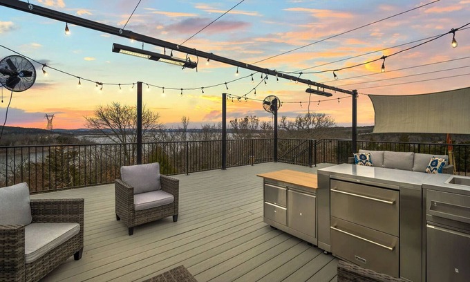 Table Rock House | LakeFront+IndoorPool+HotTub+Rooftop Deck+FirePit