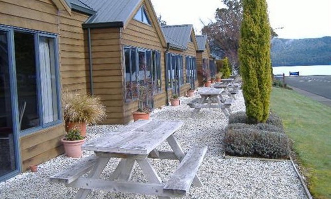 Te Anau Hotel | Lakefront Lodge