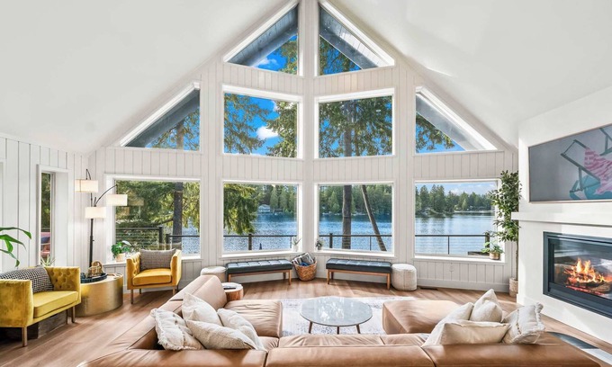 Grapeview House | Lakefront Luxury Hot Tub + Dock Retreat