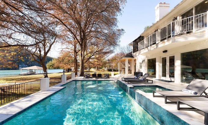 Austin House | Lakefront Luxury & Laid-Back Vibes, 80ft of Bliss at Good Vibrations
