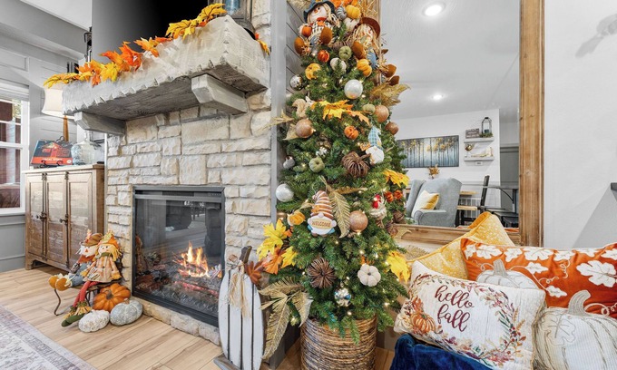 Branson Condo | Lakefront LuxurynNo Stairs/3 King Beds/nMinutes 2 Downtown/Family-Friendly