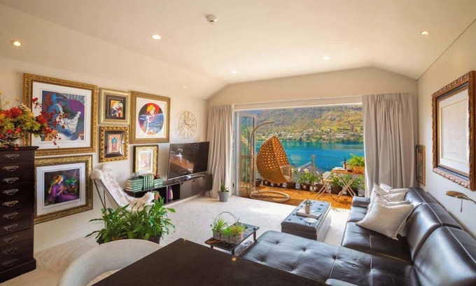 Queenstown Apartment | Lakefront, Mountain Views, Stylish unit