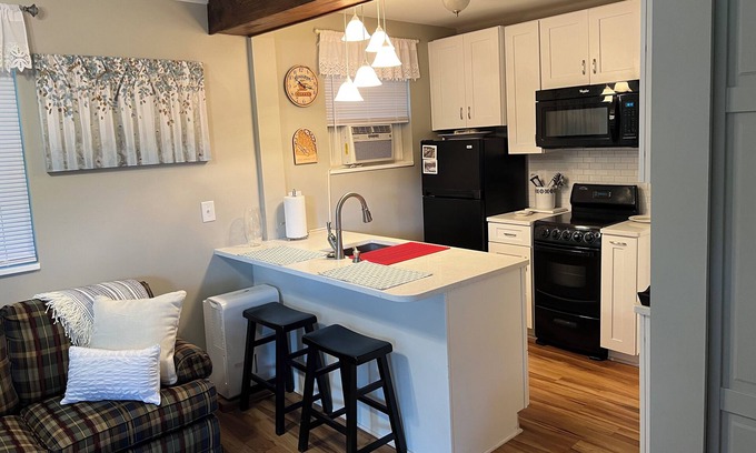 West Jefferson Condo | LAKEFRONT MTN. HIDEAWAY New Discounted Rates!