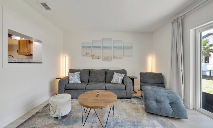 Carrollwood House | Lakefront Oasis | 15-25% Off | Dog Friendly | Tampa Bay