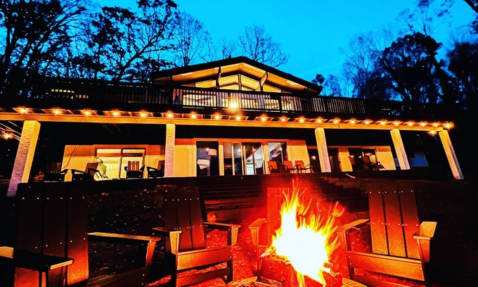 Cadiz House | Lakefront Oasis 7 BR/Dock/Hot Tub/Fire Pit/Game Rm