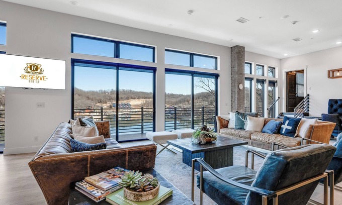 Osage Beach Condo | Lakefront/pool/center of OsageBeach 6 bedroom/5bath Sleeps 14 above 1932 Reserve