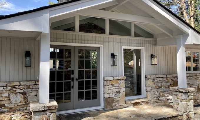 Lake Toxaway House | LAKEFRONT PROPERTY | DANCING BEAR