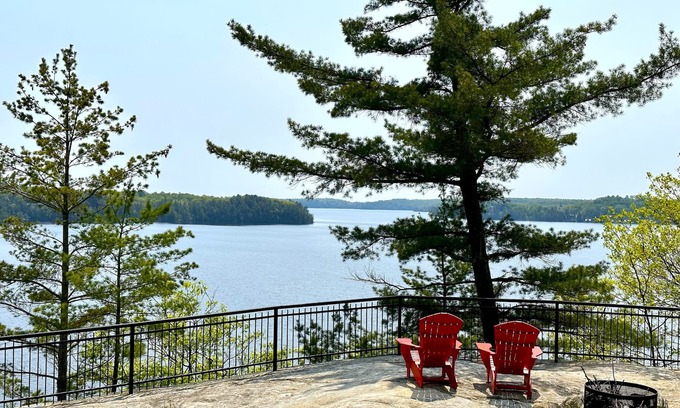Rosseau Cottage | Lakefront Retreat Hot Tub Outdoor Sauna Dock Swim Stunning Views!