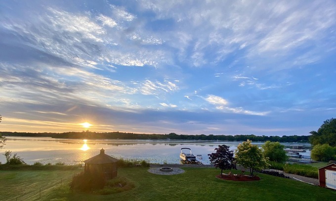 Isanti Apartment | Lakefront Retreat on Long Lake – Perfect for Wildlife, Weddings & Getaways