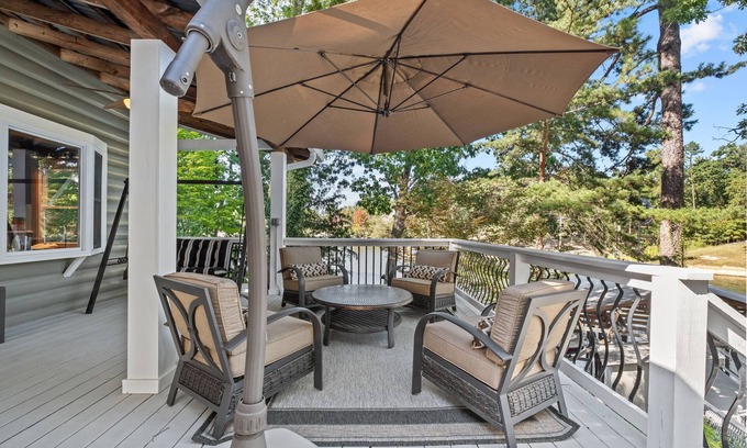 Bowling Green House | Lakefront Retreat - Sleeps 18 - Kayaks + Hot Tub