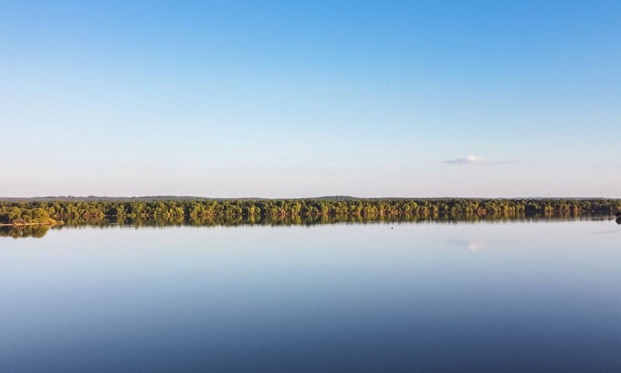 Madill RV Rental | Lakefront RV spot- Peaceful & breathtaking views, ideal for relax and recharge!