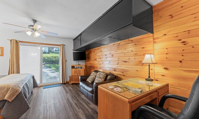 Kimberling City Cabin | Lakefront Studio Cabin w/ Pool + Swim & Boat dock