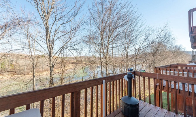 McHenry House | Lakefront Townhome w/Sunrise Views & Hot Tub