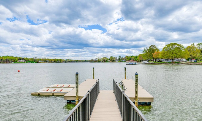 Troutman House | Lakefront Troutman Home w/Private Dock & Slip!