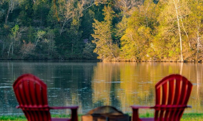Branson Cabin | Lakefront! w/Kayaks, Hot Tub, Pool. Firepit, Park with Playground & Disc Golf.
