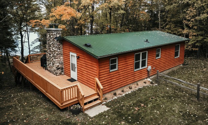 Long Lake Cottage | Lakefront walkout cottage