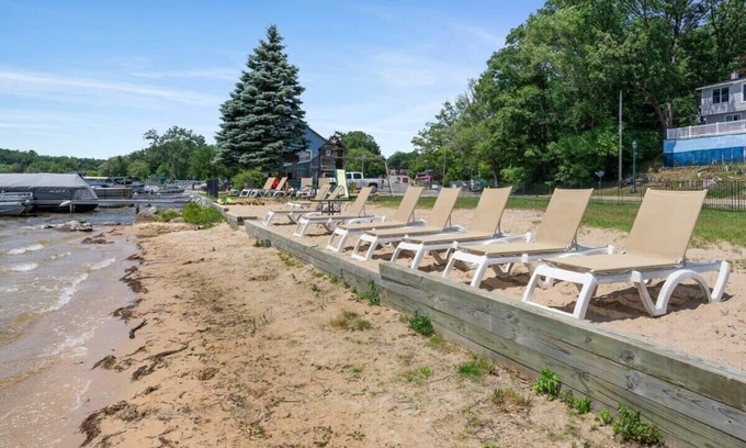 Mayfield Apartment | Lakefront with private balcony and beach access