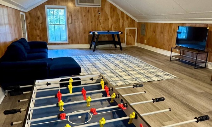 Jackson Cottage | Lakehouse Retreat 4-bedroom cottage with WiFi and AC in fabulous Jackson