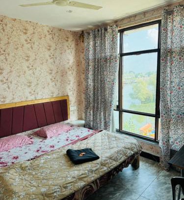 Dal Lake House | Lakes and peaks